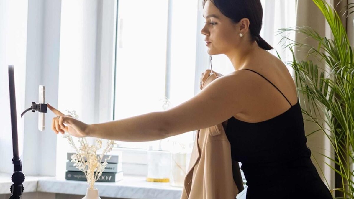 La piattaforma per il live commerce Selmo debutta in Italia