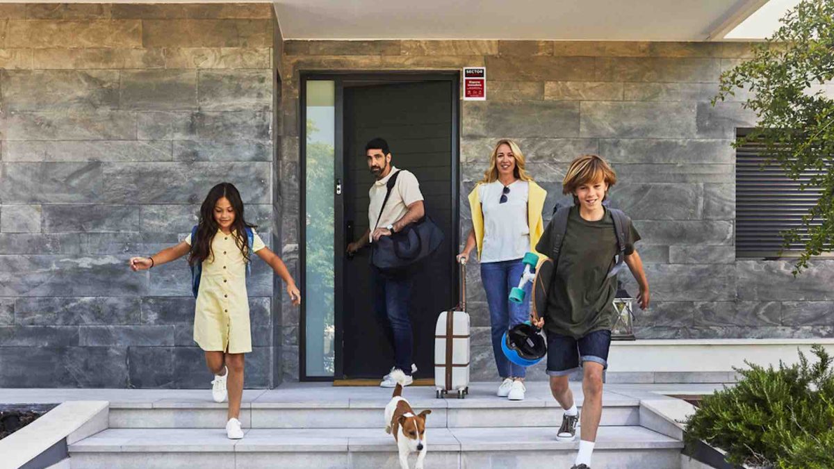 Quasi 1 italiano su 2 ha anticipato il rientro  dalle vacanze per un problema domestico reale o temuto